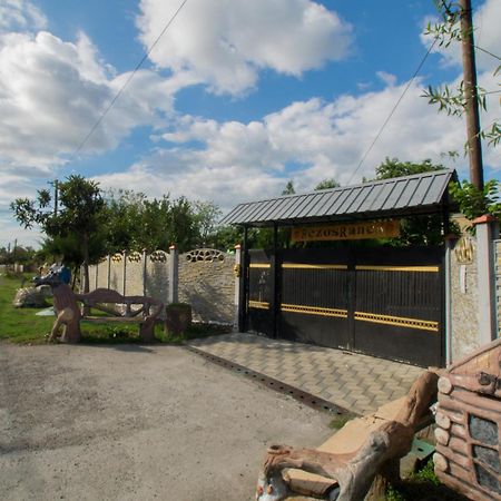 Rezo'S Ranch Apartment Samtredia Екстериор снимка