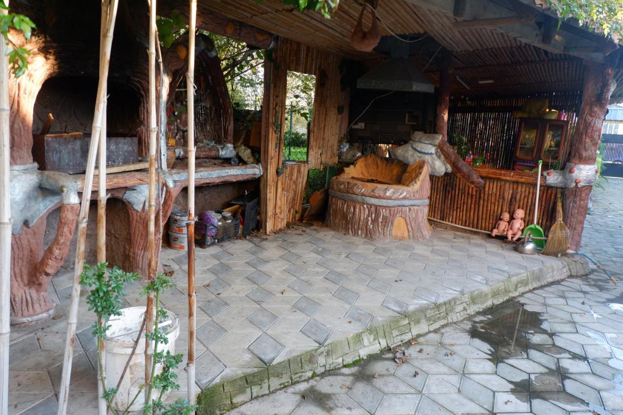 Rezo'S Ranch Apartment Samtredia Екстериор снимка